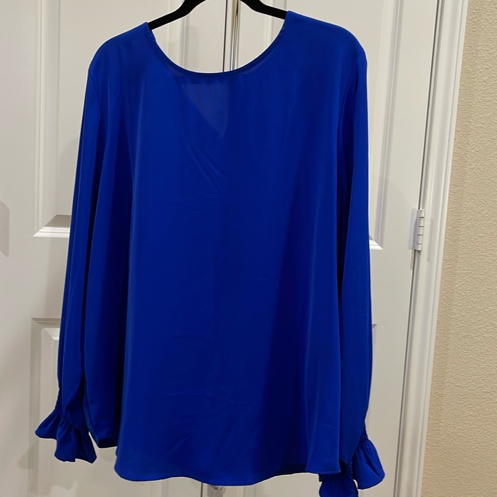 Long sleeve Blouse. Very comfortable. Business.